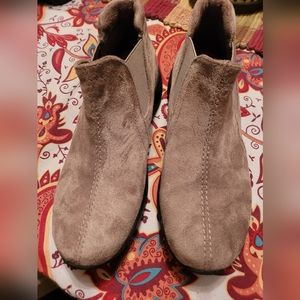 SUEDE Taupe  Booties